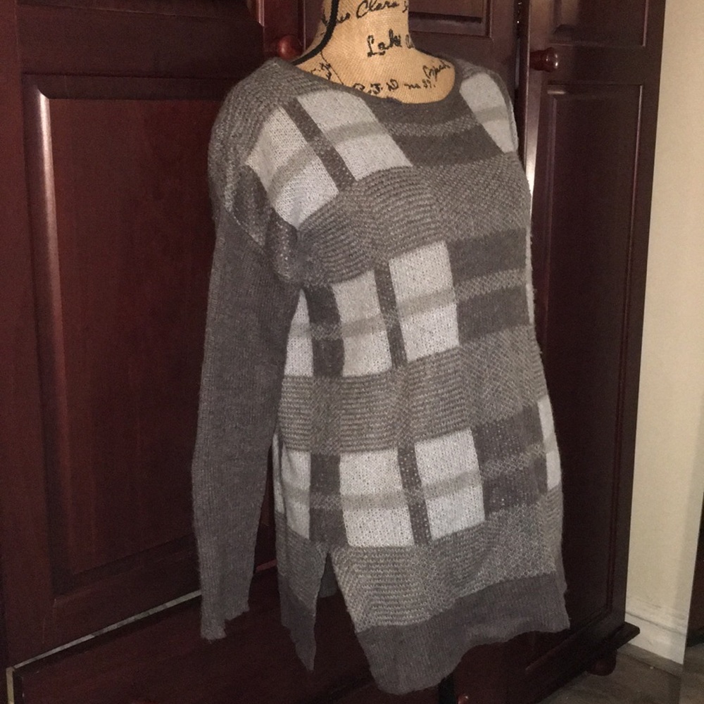 Sweater - Picture 4 of 6